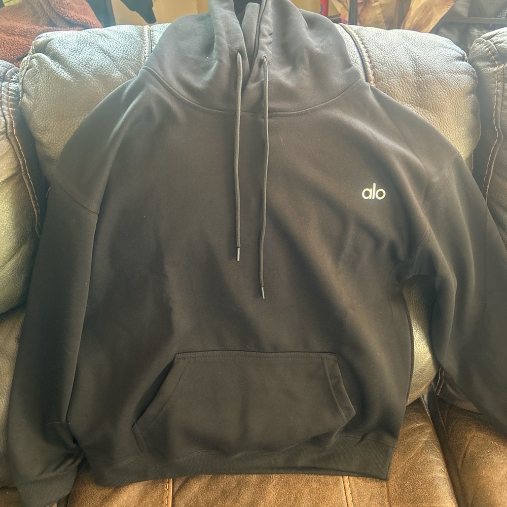 ALO Yoga Black Pullover Hoodie with Subtle Logo